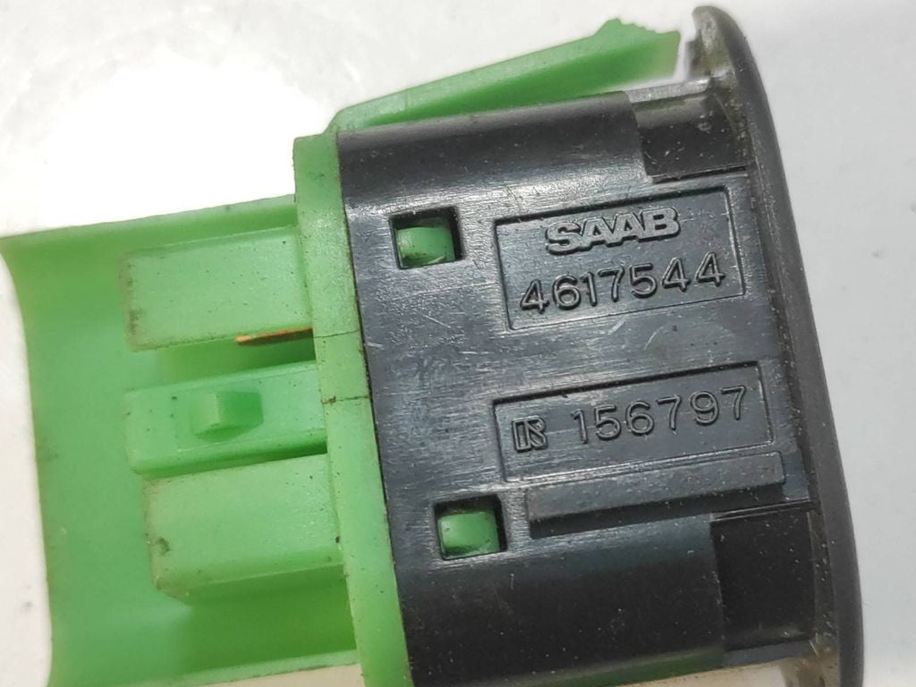 Saab 9-5 2.0T 110kW Petrol 2000 Fuel tank opening switch 4617544