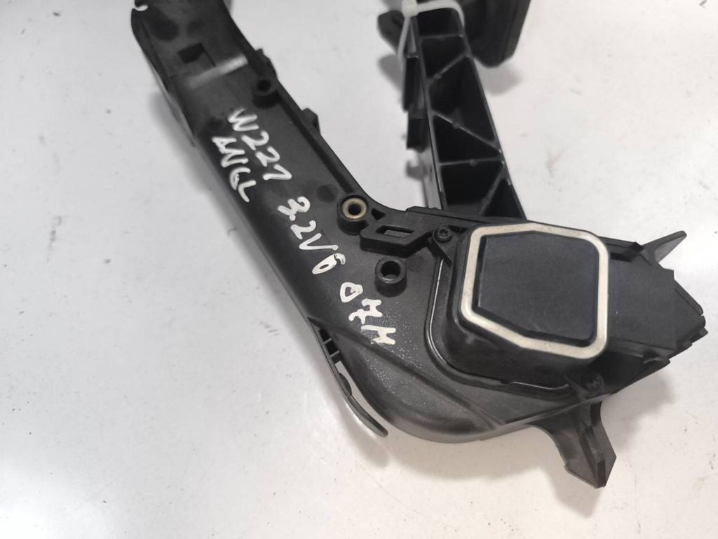 Mercedes-Benz S W221 2006 Diesel accelerator throttle pedal A2203000104