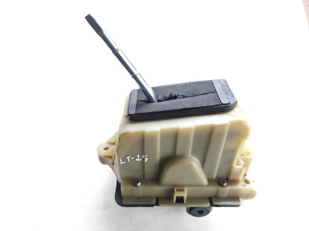 Mercedes-Benz C W204 2007 gear selector shifter A2042673724