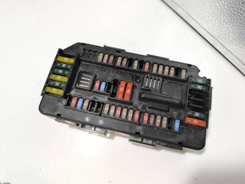 BMW 3 F30 F35 F31 2012 Fuse module 9337879