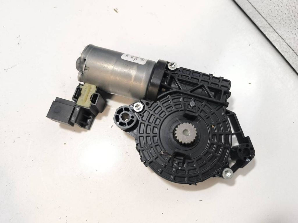 Mercedes-Benz C W205 2017 Sunroof electric motor actuator 0390200123