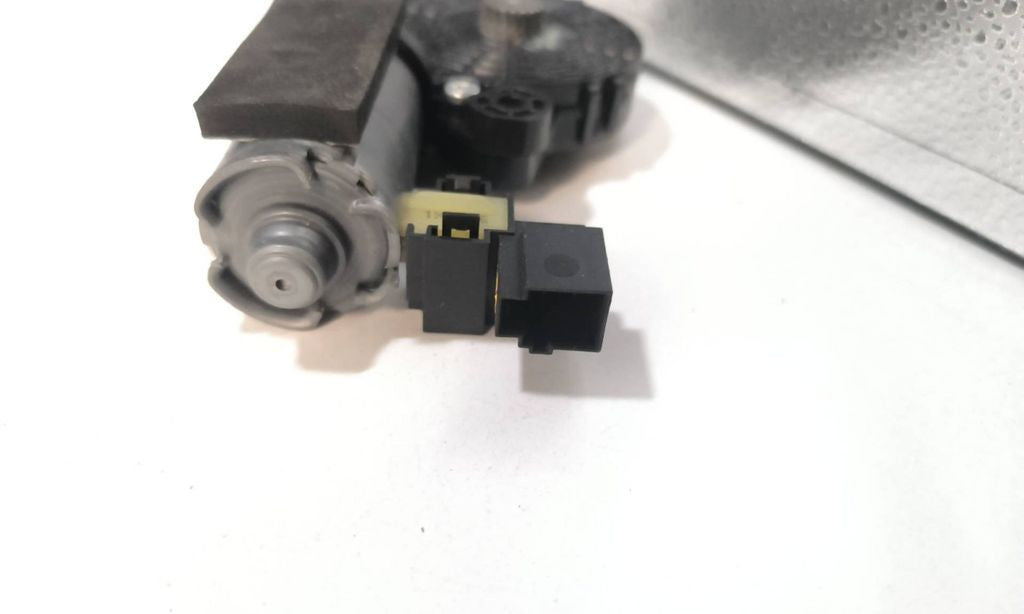 Mercedes-Benz C W204 2011 Sunroof electric motor actuator 0390200101