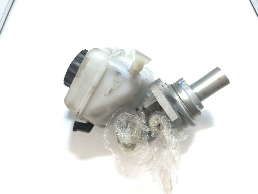BMW 1 F20 F21 2013 RHD Brake master cylinder 6796531