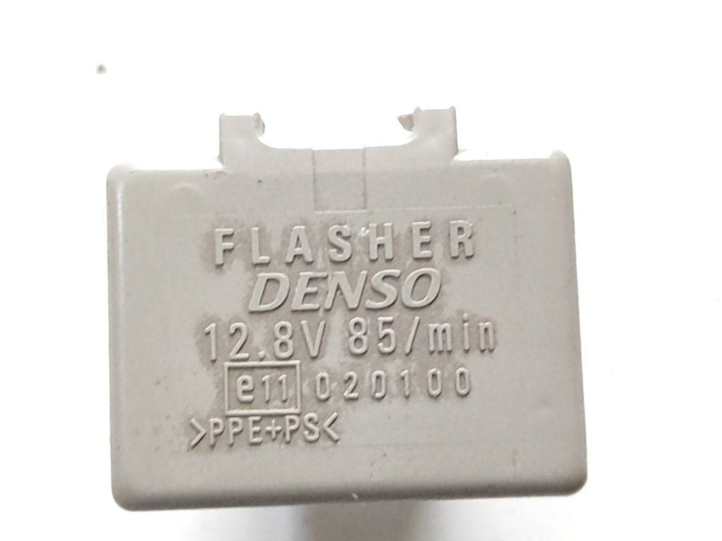 Toyota Avensis T250 2008 relay 8198005040