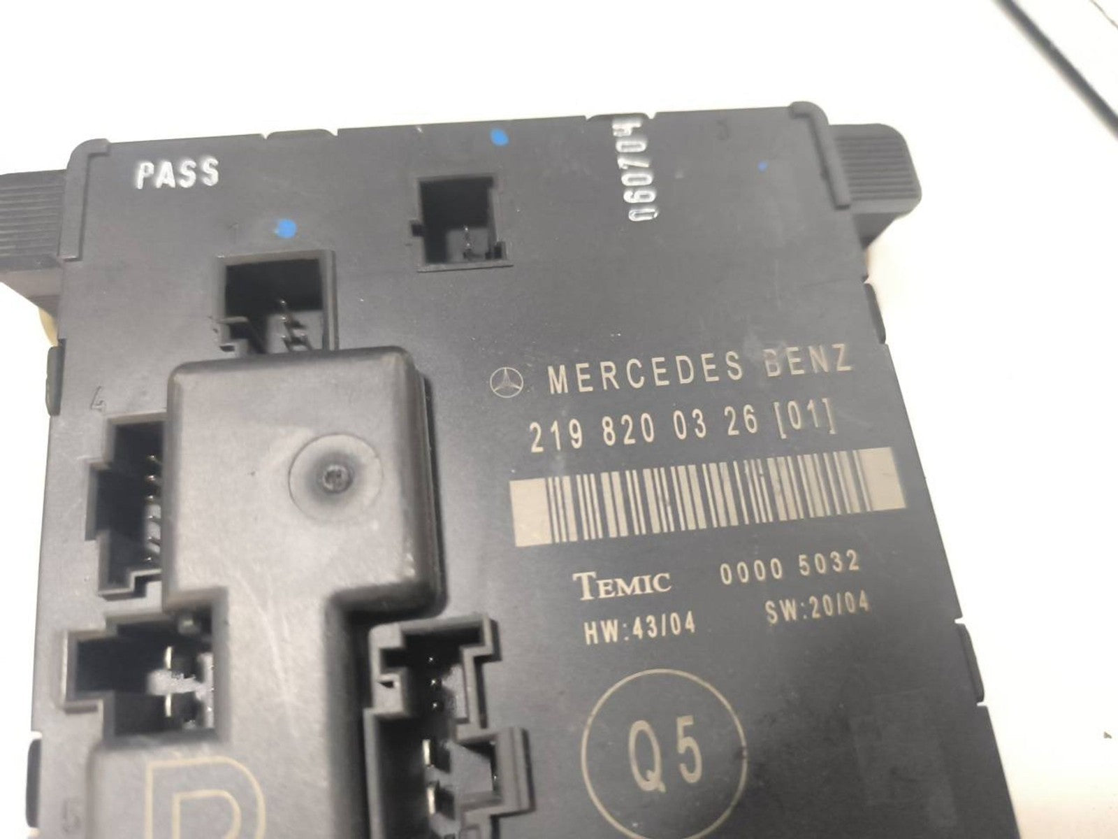 Mercedes-Benz CLS C219 2005 door control unit module 2198200326