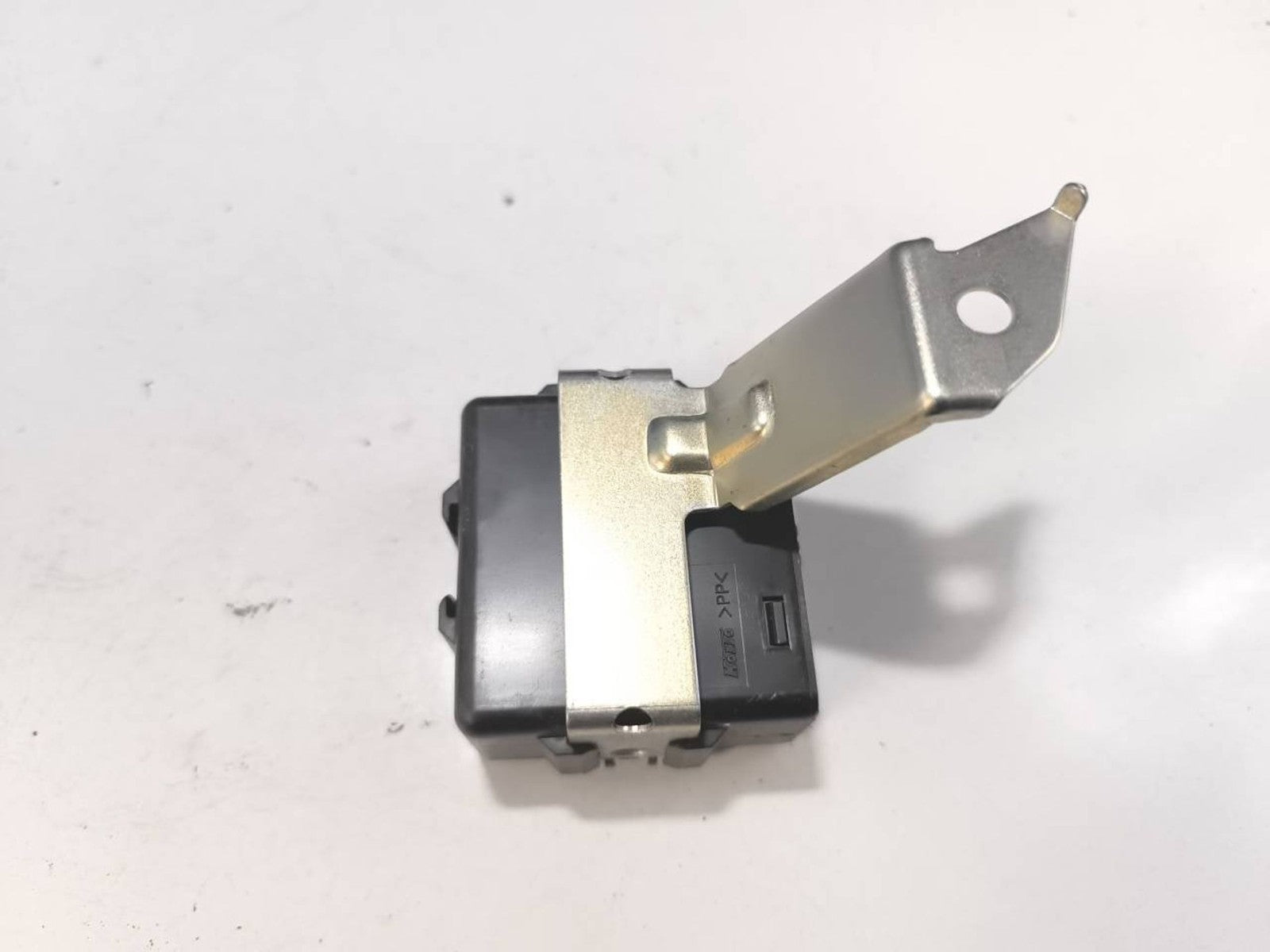 Toyota Avensis T250 2006 Light control module unit LCM 8996005030