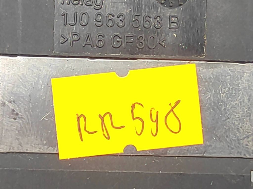 Volkswagen Golf IV MK4 1999 Seat heating switch 1J0963563B