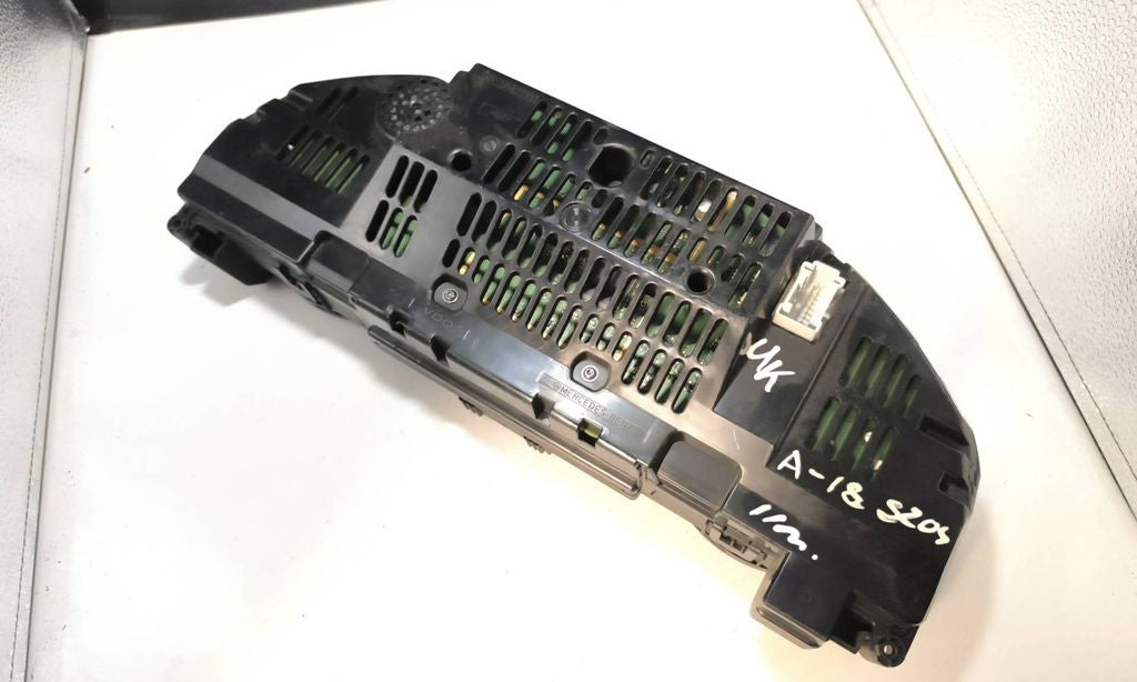 Mercedes-Benz C W204 2011 speedometer instrument cluster A2049004408