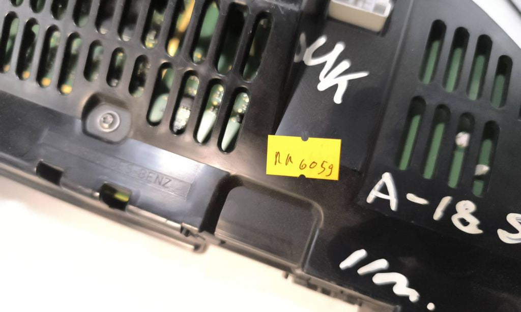 Mercedes-Benz C W204 2011 speedometer instrument cluster A2049004408