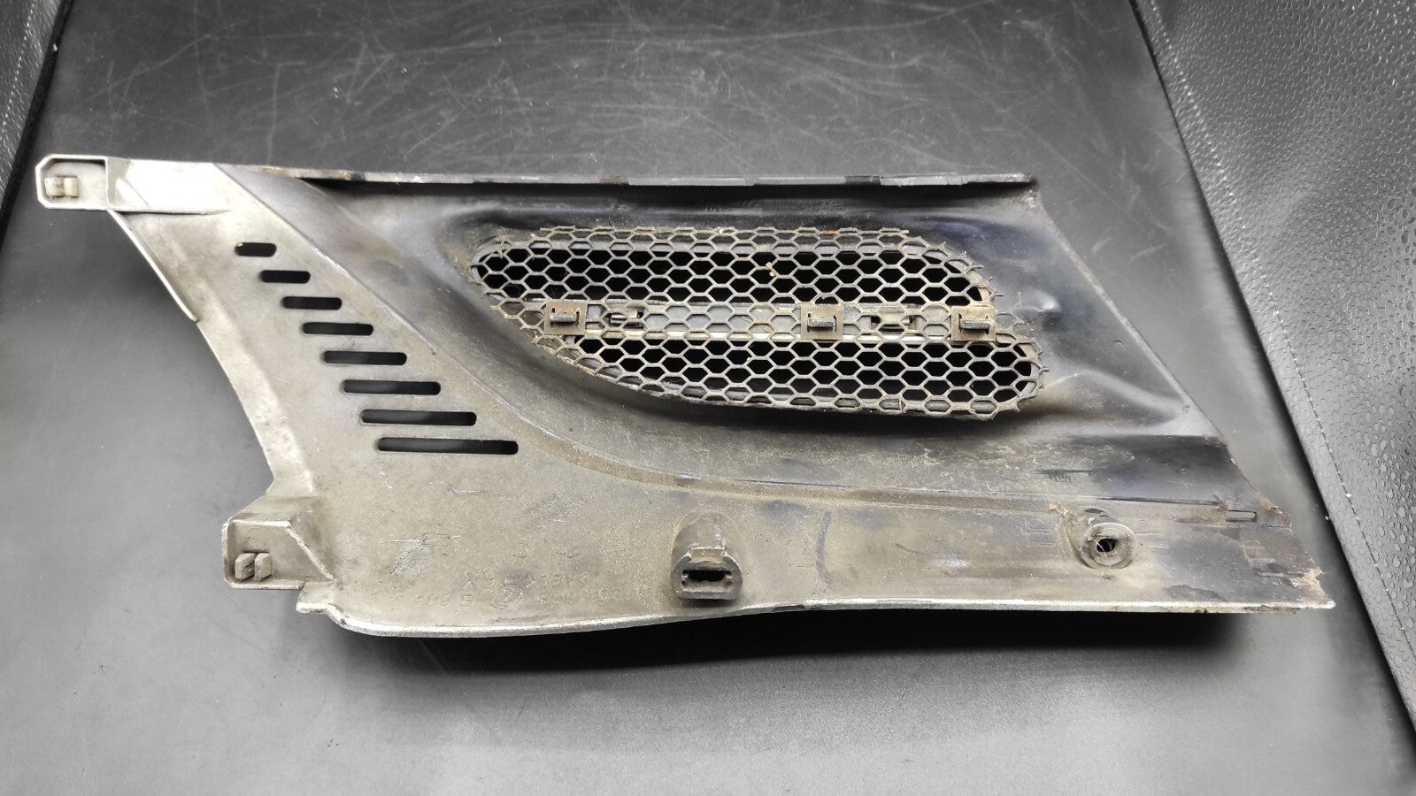 Alfa Romeo 166 2.4JTD 110kW 2003 Front Left Bumper Upper Grill 156016558 Blue