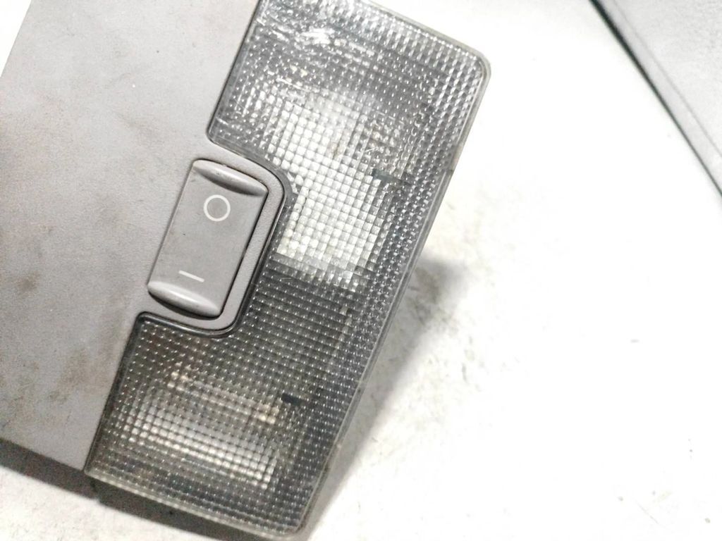 Audi A6 S6 C5 4B 2002 front seat reading dome light 4B0947105 