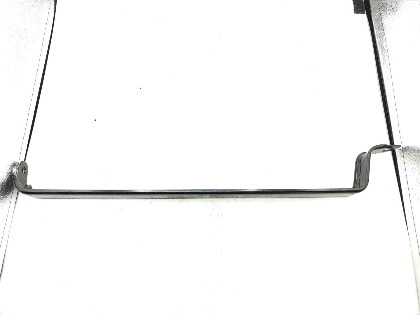 BMW E61 520D 145kW Estate 2006 Rear fuel tank bracket mount stripe