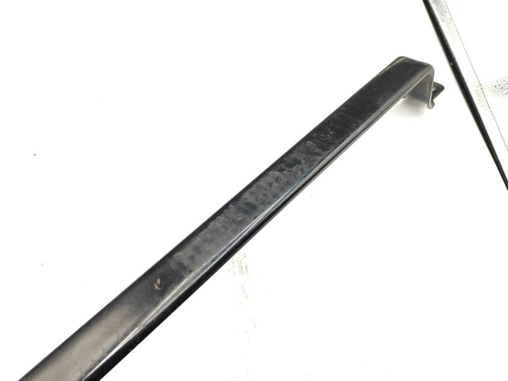 BMW E61 520D 145kW Estate 2006 Rear fuel tank bracket mount stripe