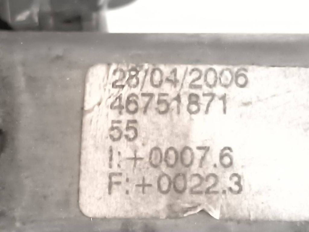 Alfa Romeo 147 1.9JTD 85kW 8V 2005 front left window regulator motor 46751871 