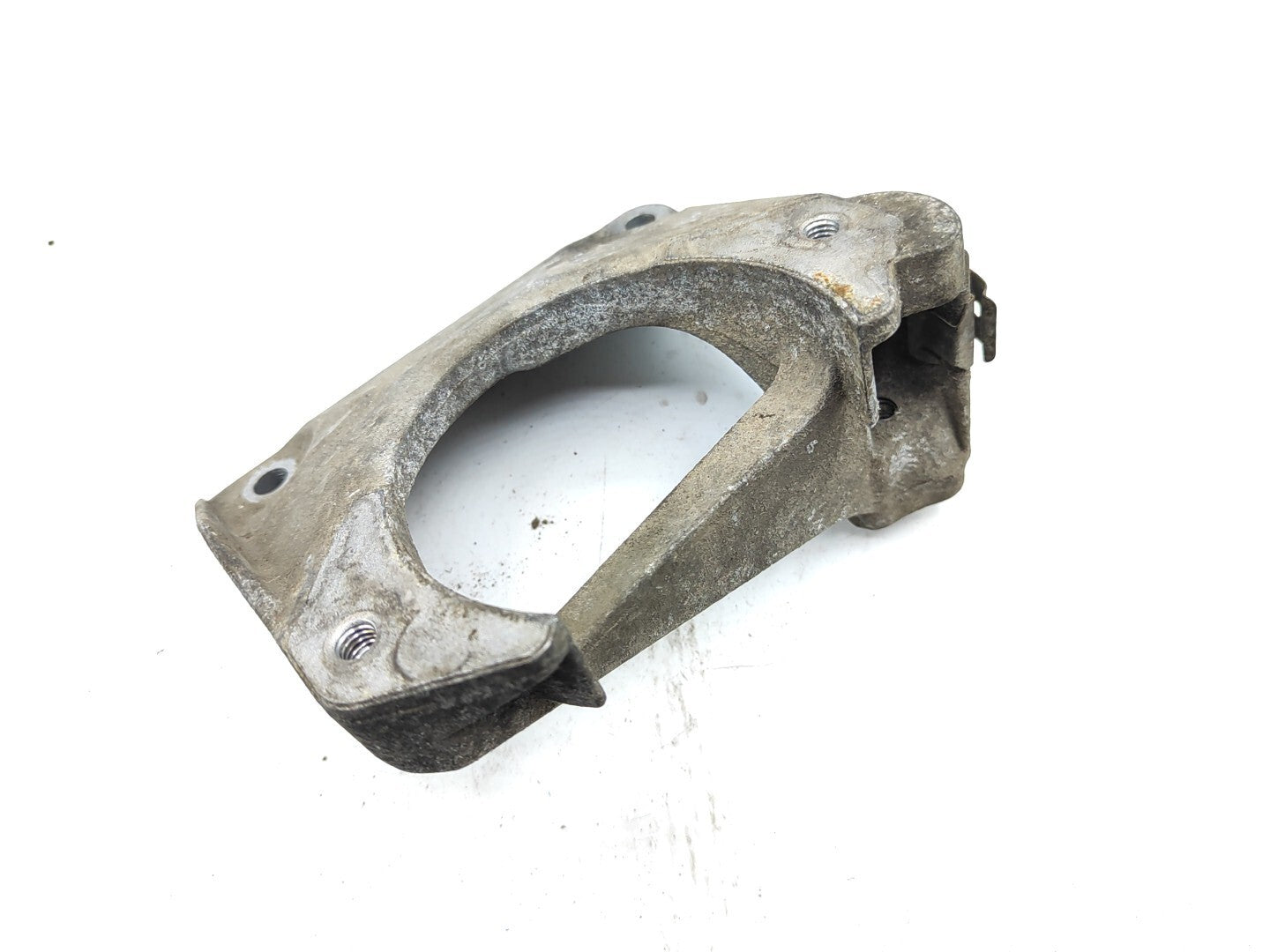 BMW E61 E60 520D 145kW Estate 2006 left side engine bracket mount 6761117