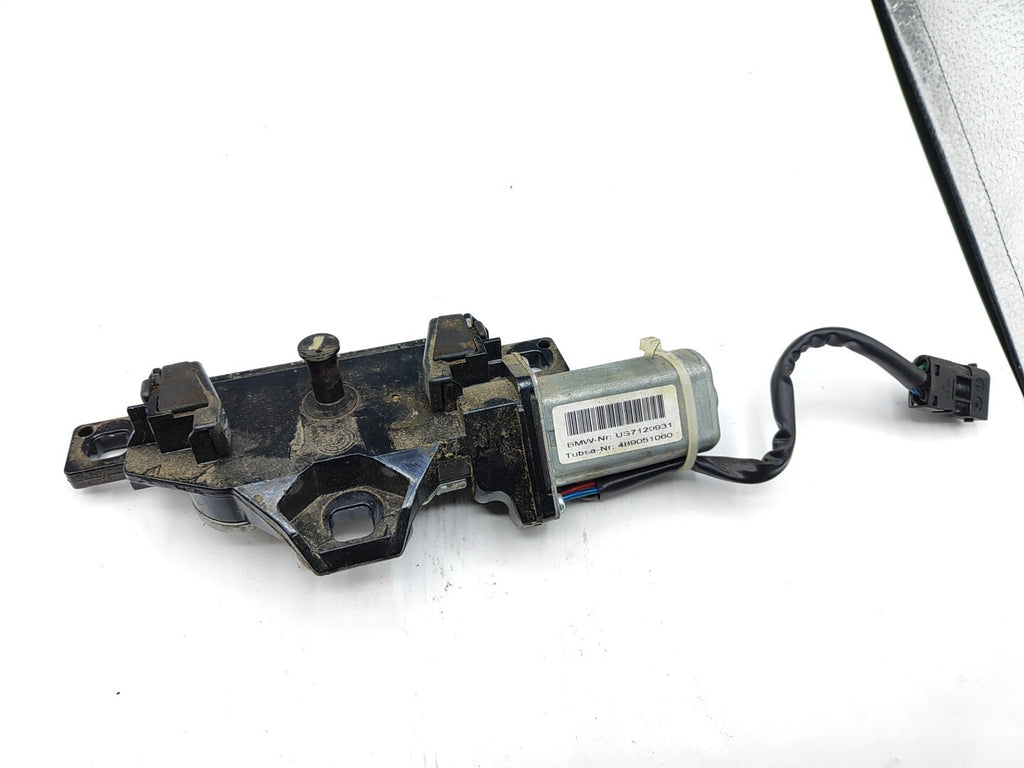 BMW 5 Series E61 530D 170kW Diesel 2006 Rear Tailgate Lock US7129931