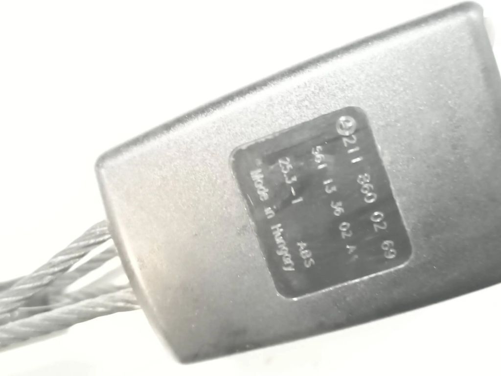 Mercedes-Benz E220 W211 2003 Rear seat belt center buckle A2118600269 