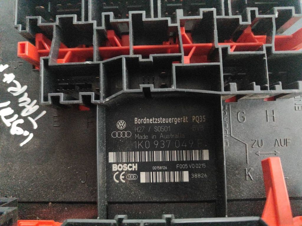 Volkswagen Golf V 2005 Comfort convenience body module 1K0937049F 