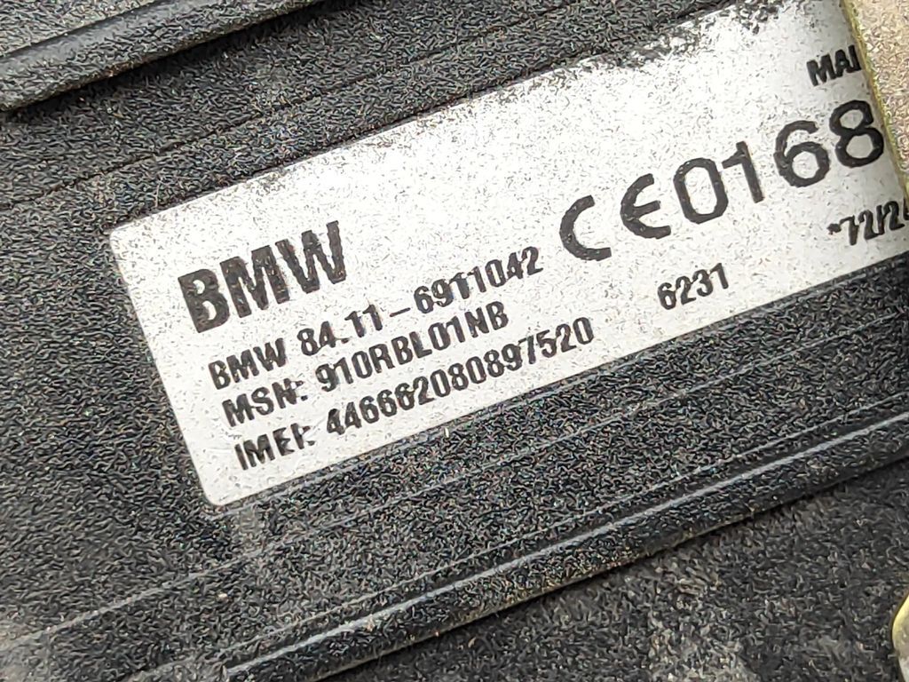 BMW 5 E39 1999 Aerial antenna amplifier receiver module 84116911042 