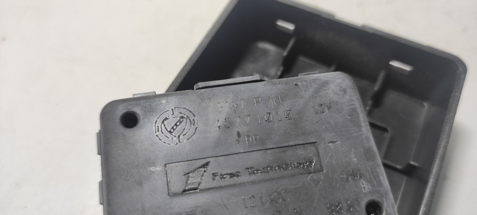 Alfa Romeo 156 1.9JTD 85kW Diesel 2004 Front Windshield Rain Sensor 46771010