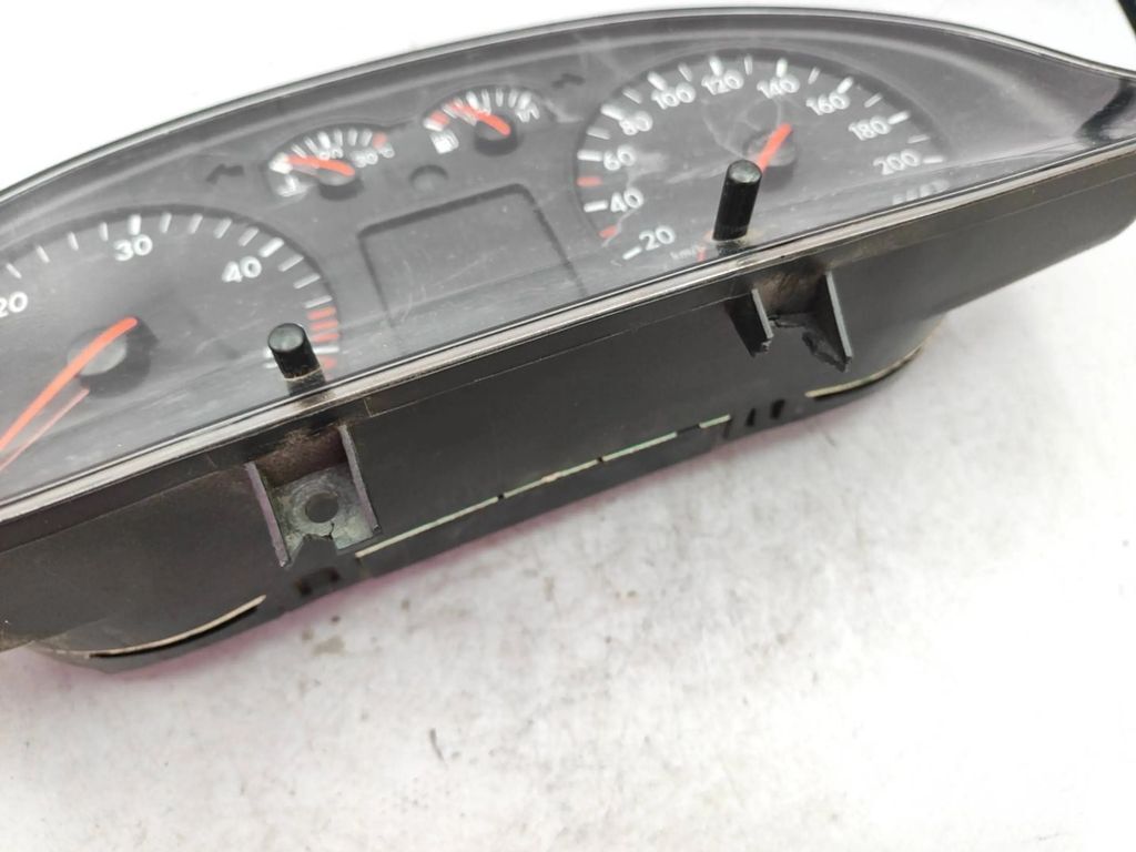  Volkswagen PASSAT B5 1.9 1999 speedometer instrument cluster 3B1919860D