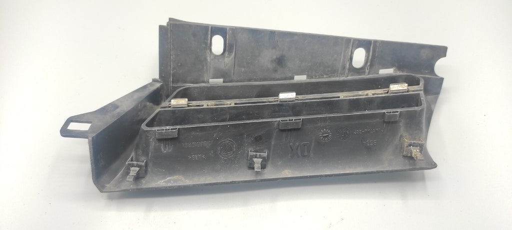 Alfa Romeo 156 SW 2.4JTD 110kW 2002 Front Right Upper Bumper Grill 156017391