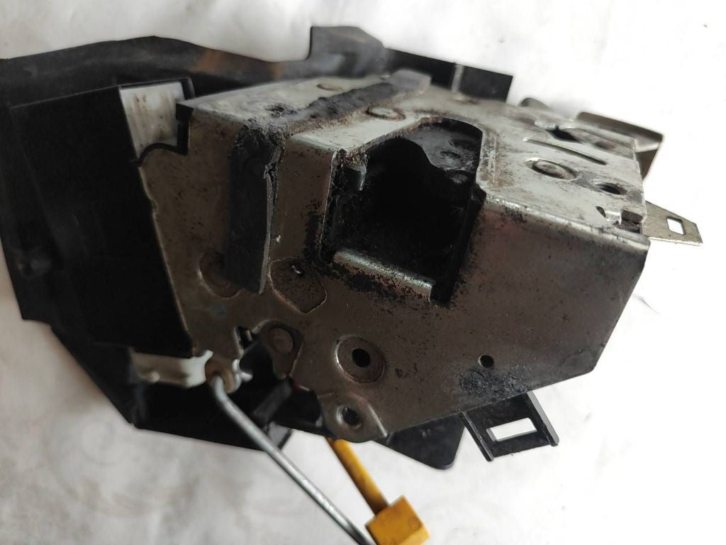 BMW 5 E39 1997 LHD Front left door lock 8352165 