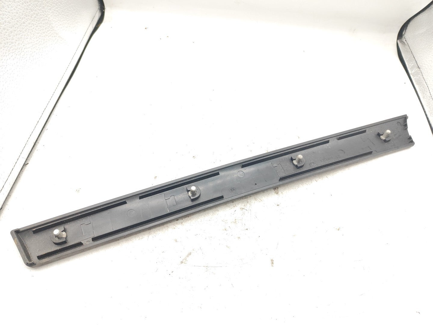 BMW 3 Series E46 1999 LHD Front Right Door Card Stripe Trim Carbon 8213994