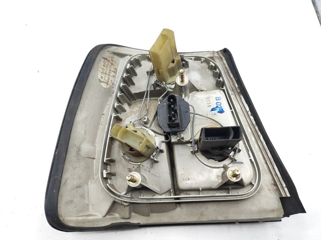 BMW 5 Series E34 1992 rear right side tail light lamp 1384010R 