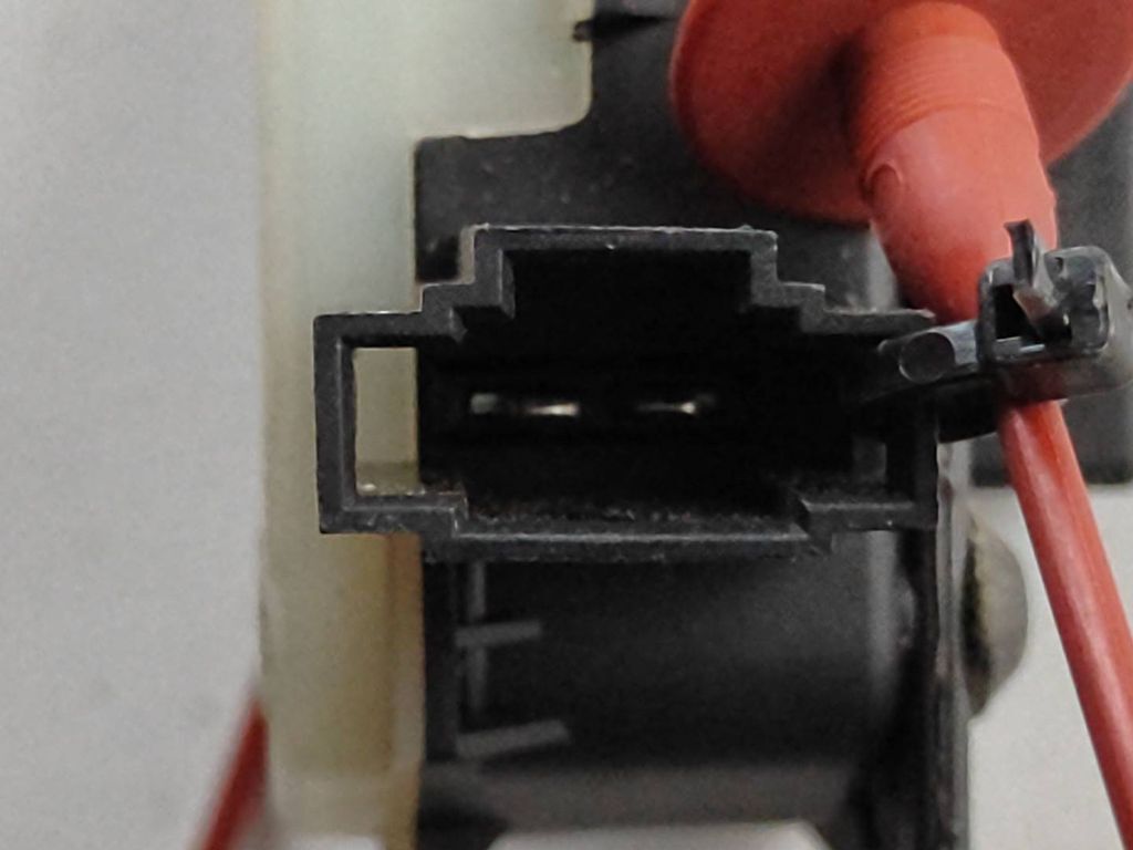 Mercedes-Benz ML W164 2005 Diesel Fuel tank cap lock A2516390007 