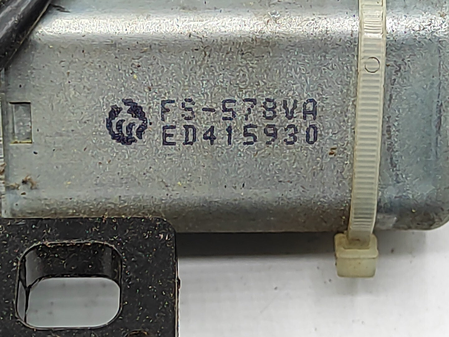 BMW 5 Series E61 530D 170kW Diesel 2006 Rear Tailgate Lock US7129931