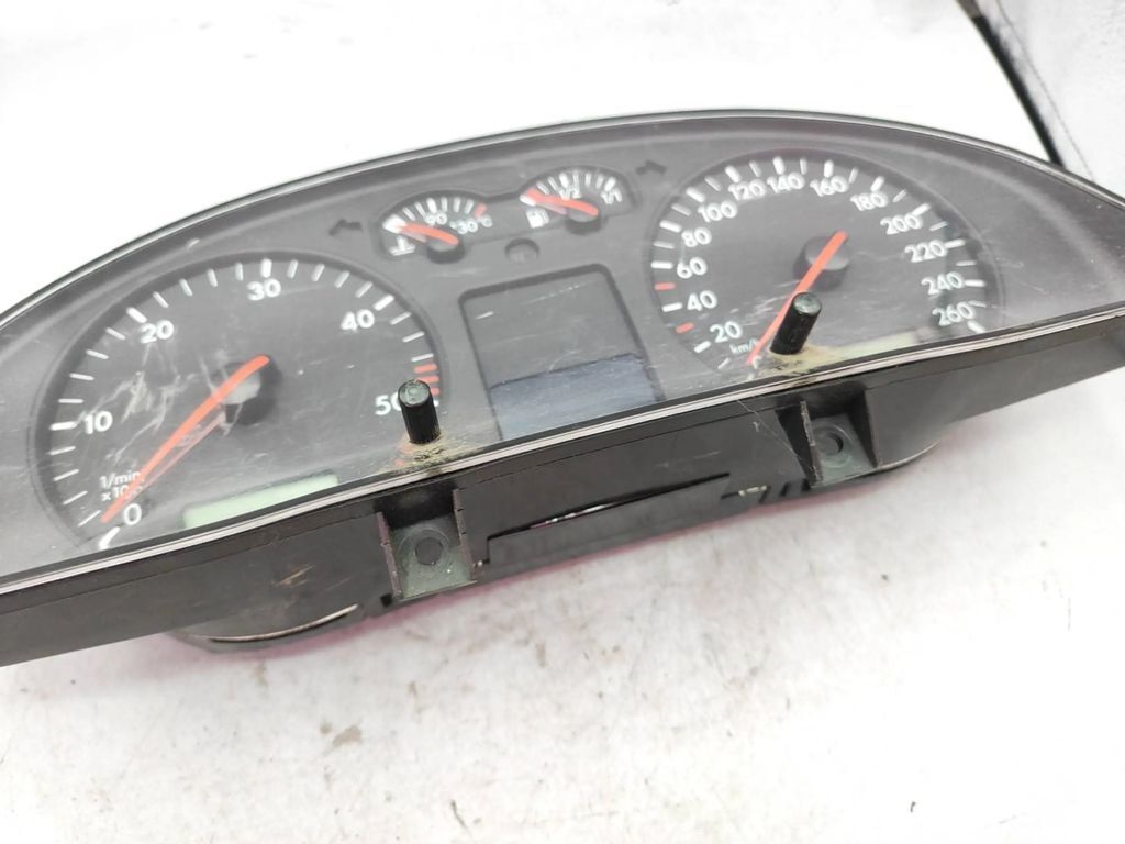 Volkswagen PASSAT B5 TDI Diesel 1998 speedometer instrument cluster 3B0920822A 