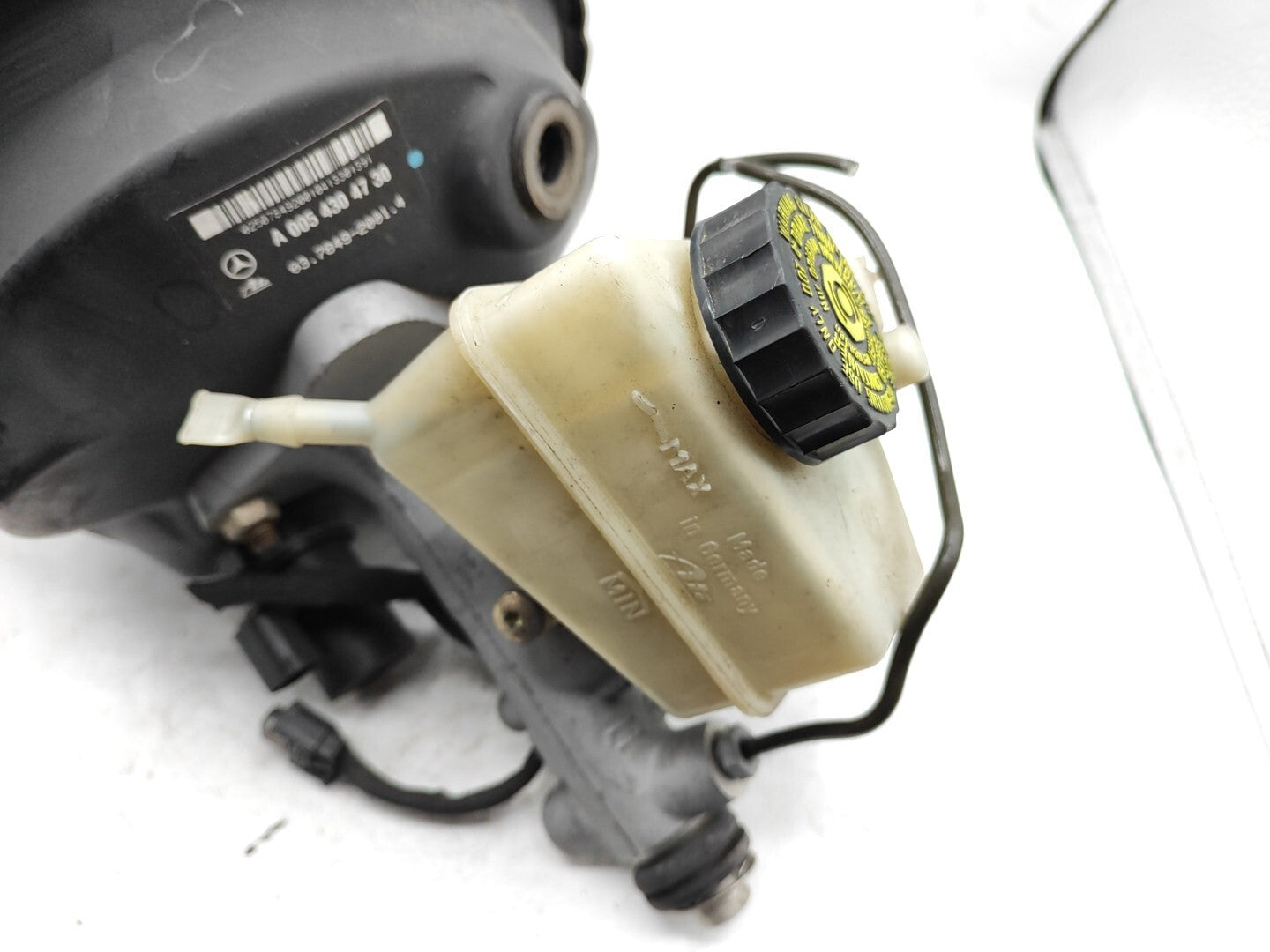 Mercedes Benz C Class C220 W203 2003 2.2CDI Brake Pump Booster A0054304730