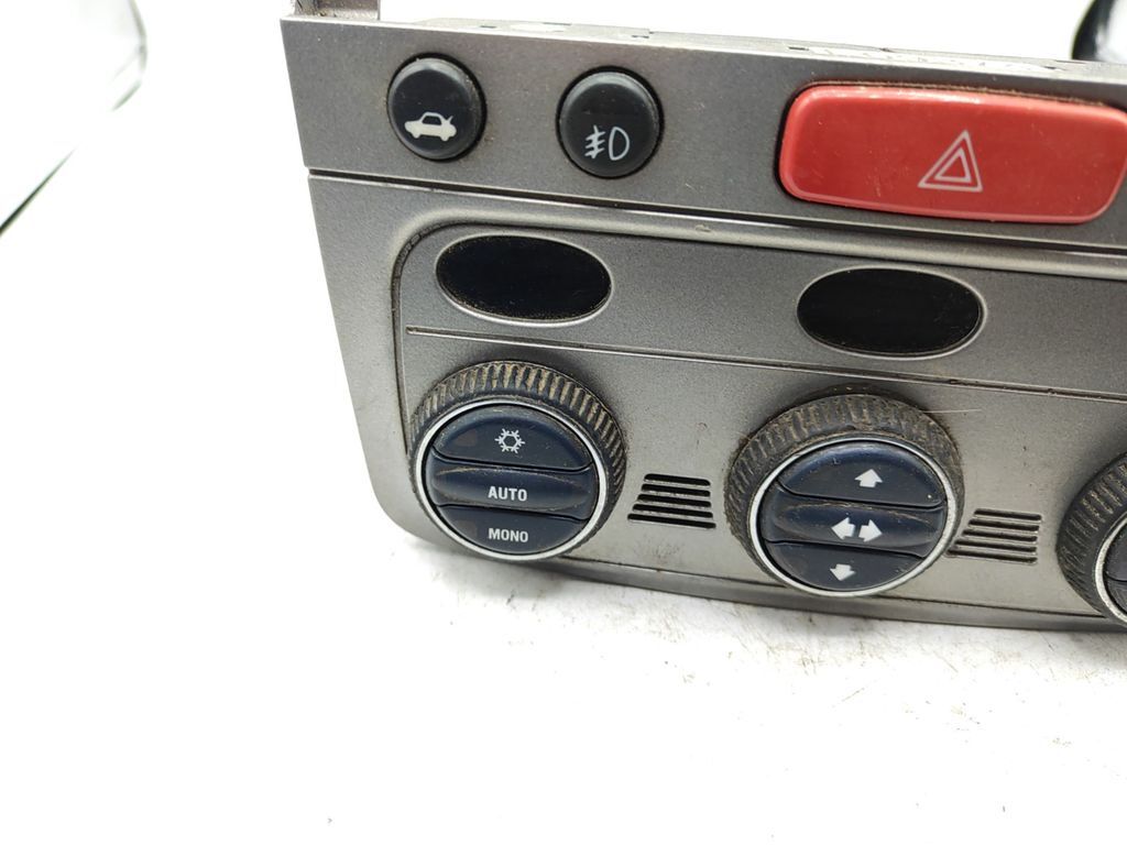 Alfa Romeo 147 1.9JTD 85kW 2004 AC Climate control unit module 46799632 