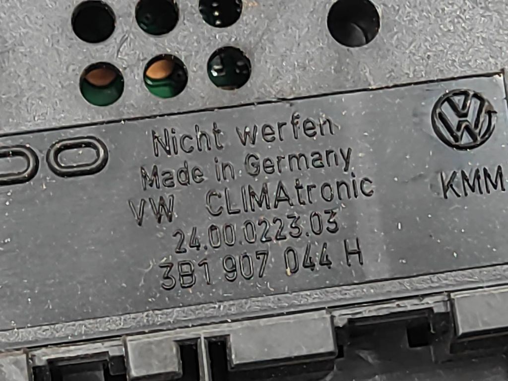 Volkswagen VW PASSAT B5 1999 AC Climate control unit module 3B1907044H 