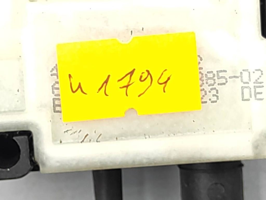 BMW 1 E81 E87 2007 Diesel Fuel tank cap lock 7198885 