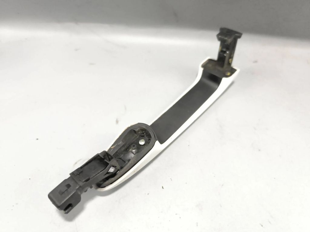 Mazda 3 III BM BN 2.0 121kW 2014 front left door exterior handle 