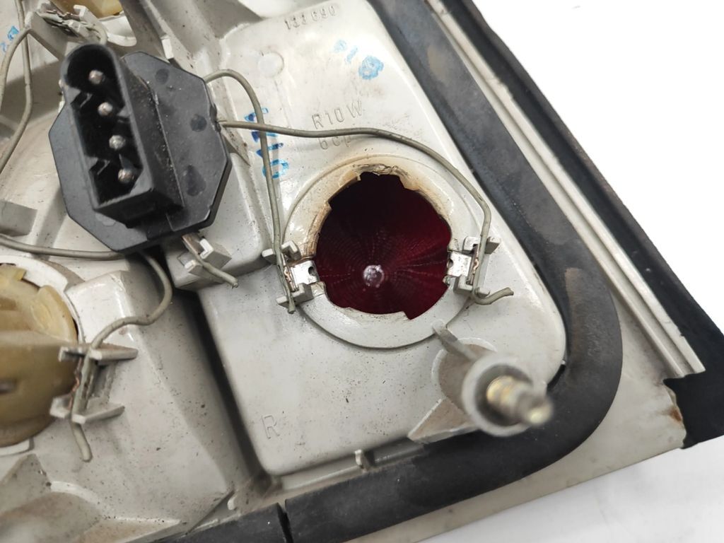 BMW 520 Series E34 1992 rear right side tail light lamp 1384010R 