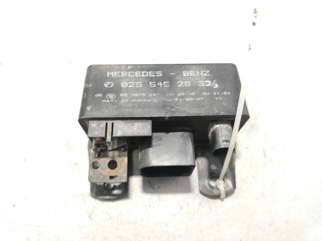 Mercedes-Benz E W211 2004 Glow plug pre heat relay 0255452832 