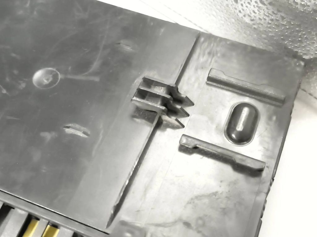 Mercedes-Benz E W211 2003 SAM Comfort convenience body module 2115452101 