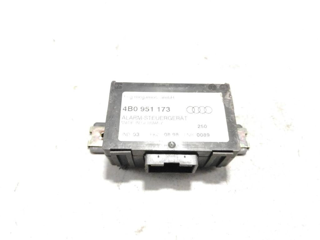 Audi A6 S6 C5 4B 1997 Alarm control unit module 4B0951173 