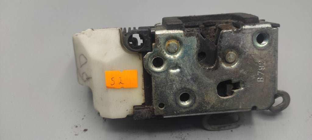 Alfa Romeo GT 1.9JTD 110kW Diesel 2005 LHD Front Right Door Lock B792