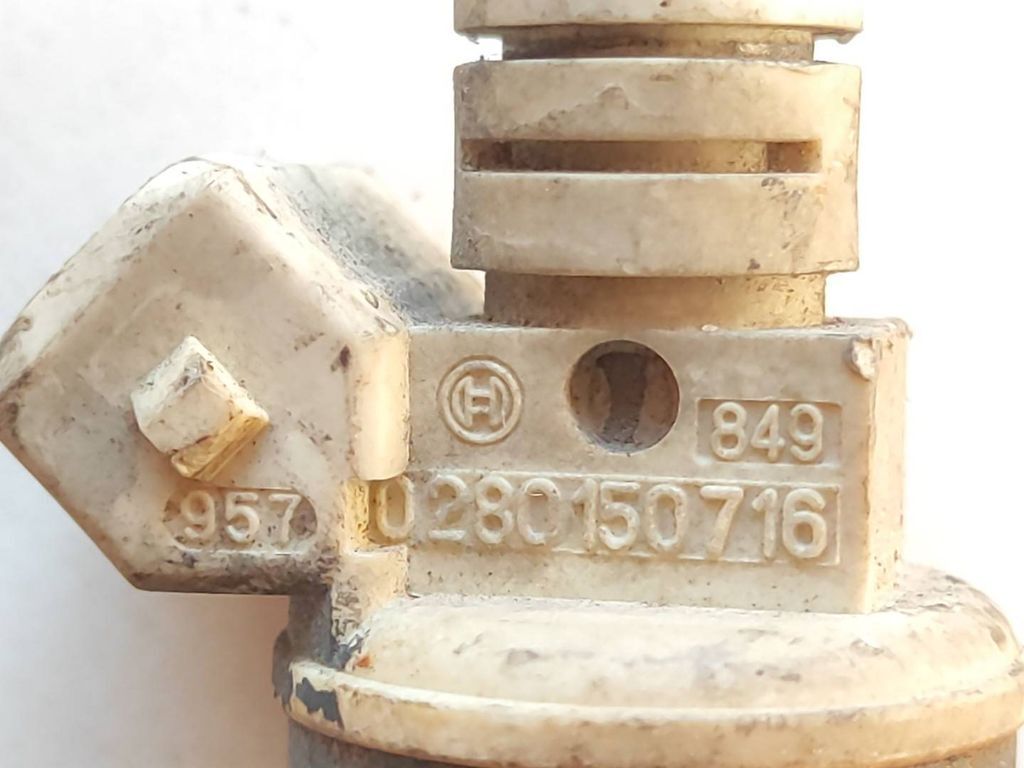 BMW 5 E34 1993 Petrol fuel injector 0280150716 