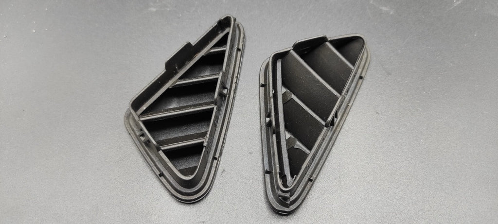 Alfa Romeo GT 1.9JTD 2004 LHD Dashboard Sides Air Vent Grill Set