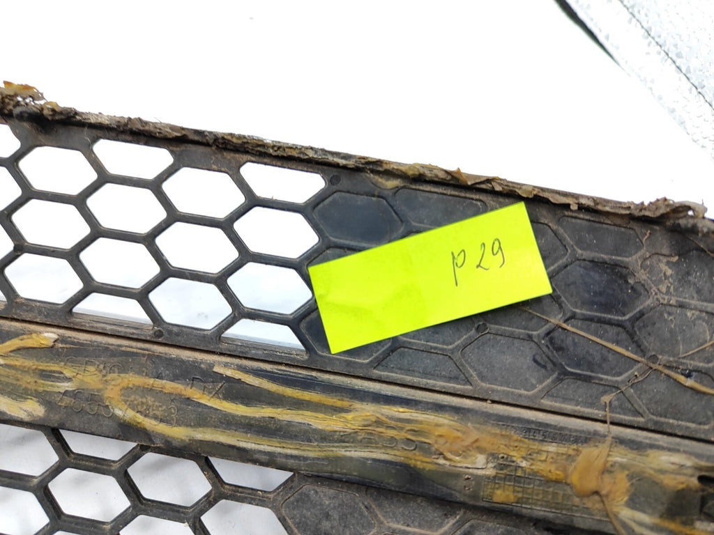Alfa Romeo 147 1.9JTD 103kW 16V 2004 Front Right Bumper Grill 46557853