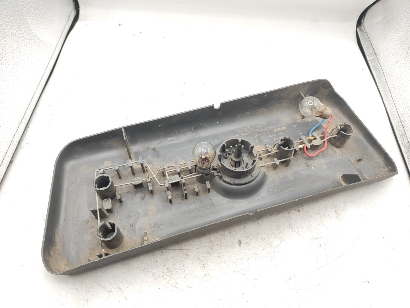 BMW 3 Series E30 FACELIFT LHD Rear Right Taillight Light Cover 1386098