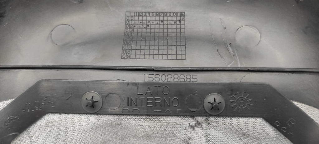 Alfa Romeo 156 SW 2.4JTD 110kW 2002 LHD Steering Column Surround Trim 156028685