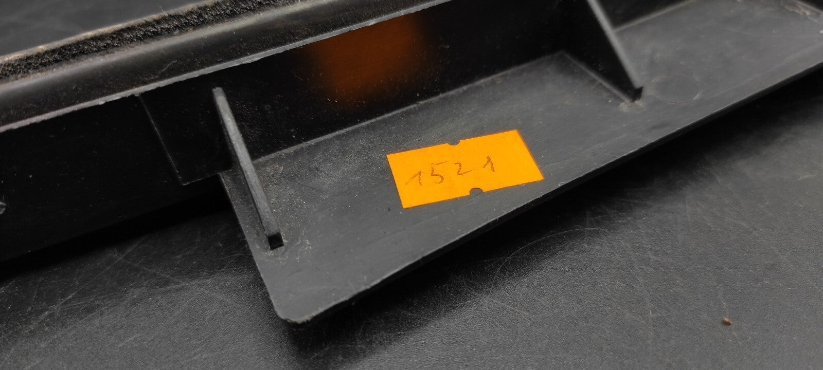 Alfa Romeo 147 2007 Left Side Window Stripe Molding Bracket 46553922