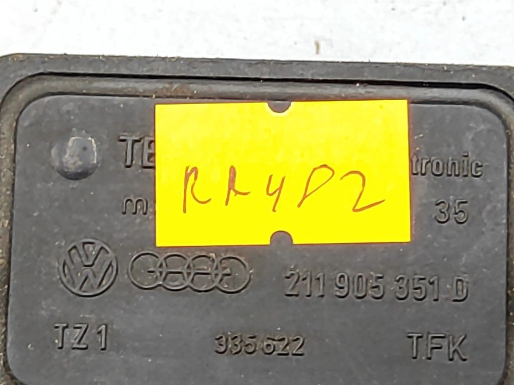 Volkswagen Golf II 1990 Ignition control unit module 211905351D 