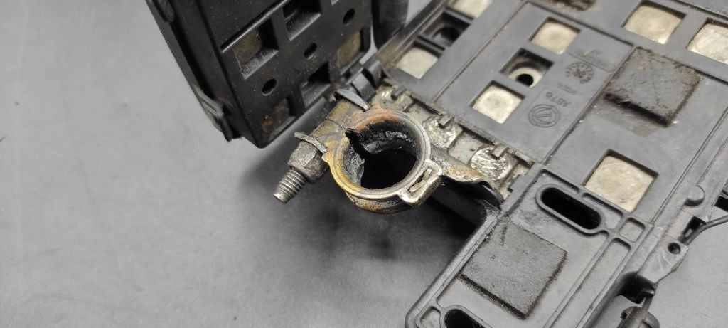 Alfa Romeo 159 2007 Positive wiring loom therminal 60668852 